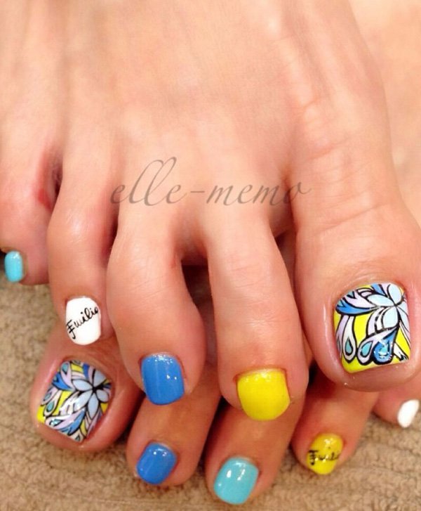 Neon Abstract Shaped Flower Toe Nails. 