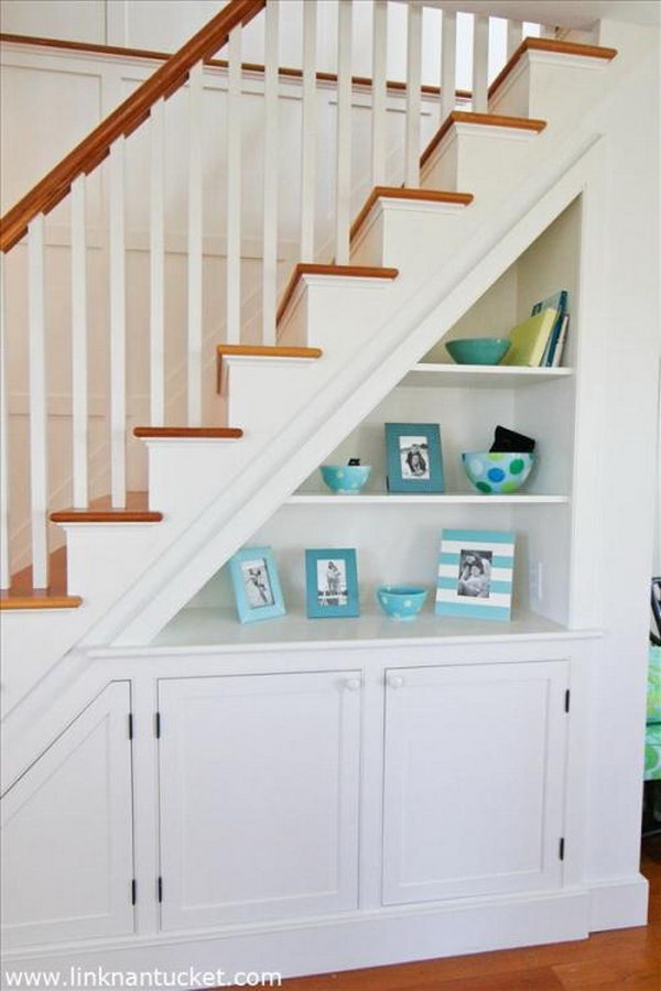 Clever way to mix the shelving and cabinets for more extra storage under the stairs. 
