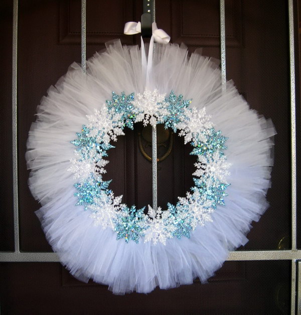 DIY Snowflake Wreath 