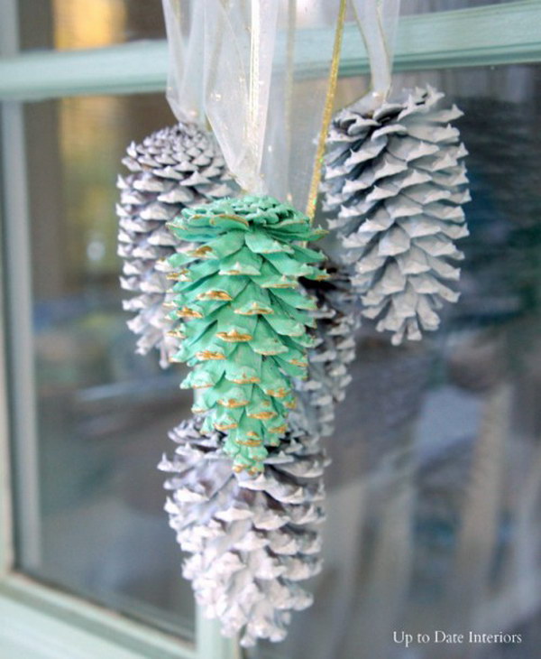 DIY Green and White Pinecone Swag Tutorial 