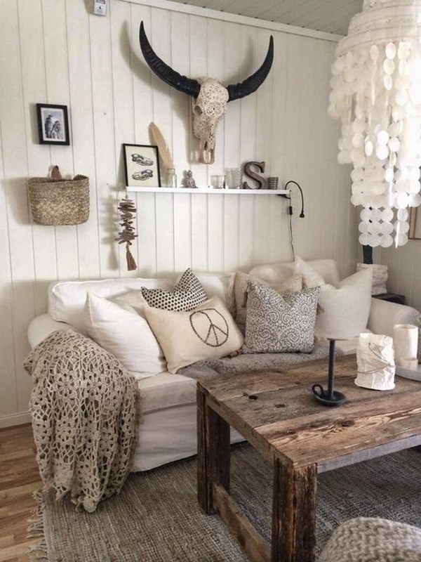 Rustic Living Room Withh Homemade Chandelier. 