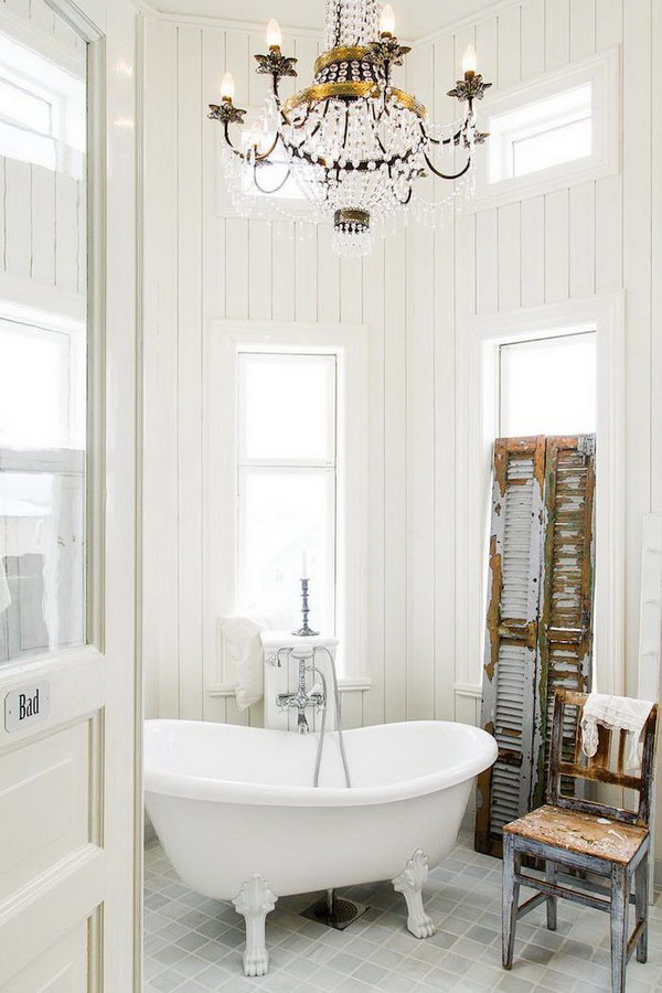 Cozy Shabby Chic Bathroom With Old Shutter 